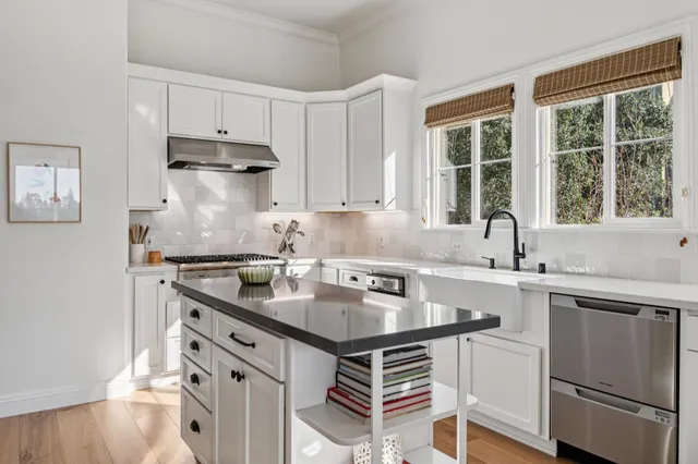 $2,195,000 | 6194 Mazuela Drive, Oakland, CA 94611