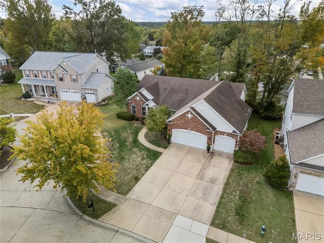 $700,000 | 2364 The Courts Drive, Chesterfield, MO 63017