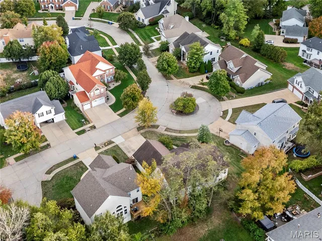 $700,000 | 2364 The Courts Drive, Chesterfield, MO 63017