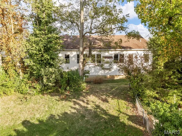 $700,000 | 2364 The Courts Drive, Chesterfield, MO 63017