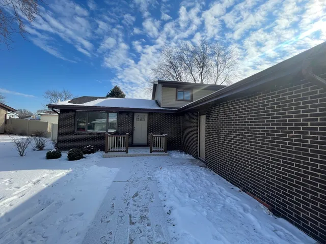 $279,900 | 1008 Mallard Drive, Bradley, IL 60915