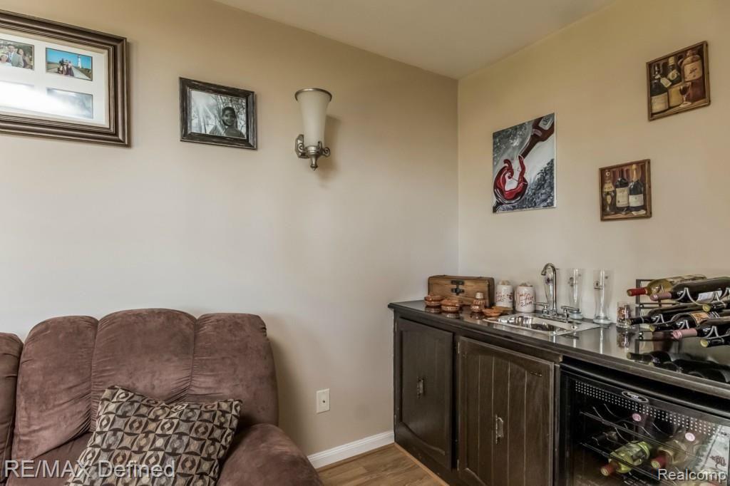 849 Dumont Place Rochester, MI 48307 - Photo 20 of 50 020-Family_Room-1953340-medium.jpg