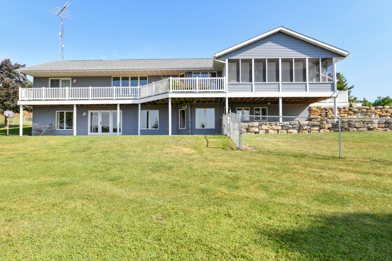 9702 West State Road 81 Beloit, WI 53511 - Photo 5 of 60 Front View