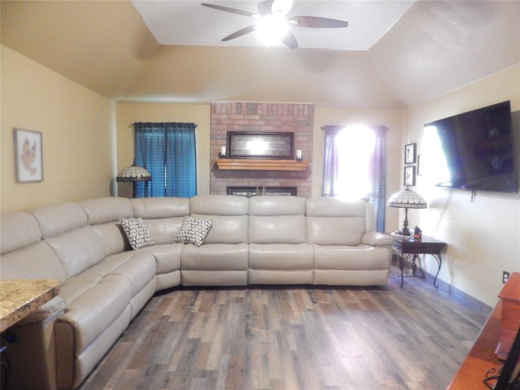 813 Emily Trail Azle, TX 76020 - Photo 12 of 25