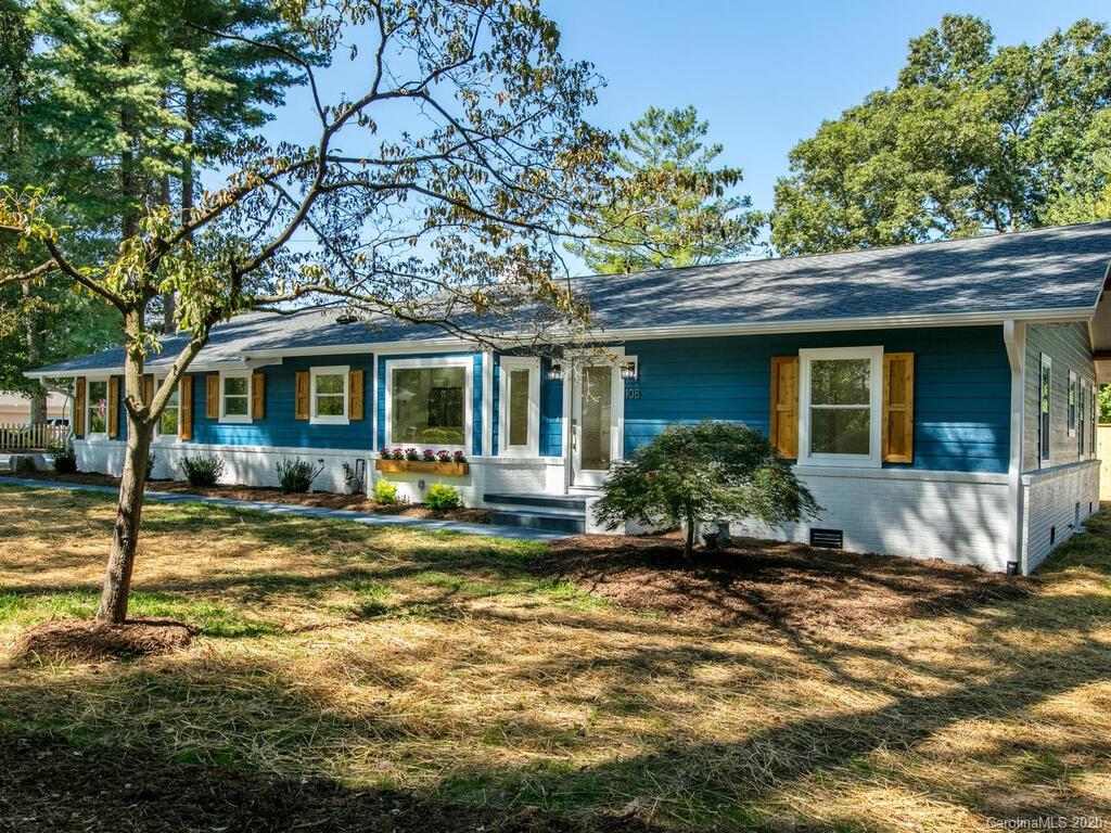 108 Balsam Road Hendersonville, NC 28792 - Photo 3 of 41 Gallery Image 3
