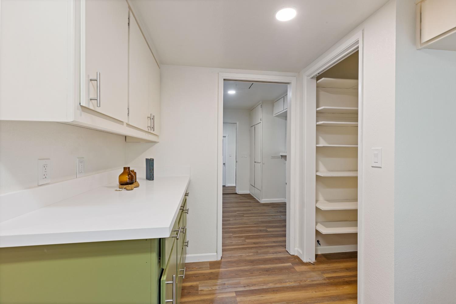 13139 North Meadow View Drive Grass Valley, CA 95945 - Photo 26 of 68 a view of cabinets and wooden floor