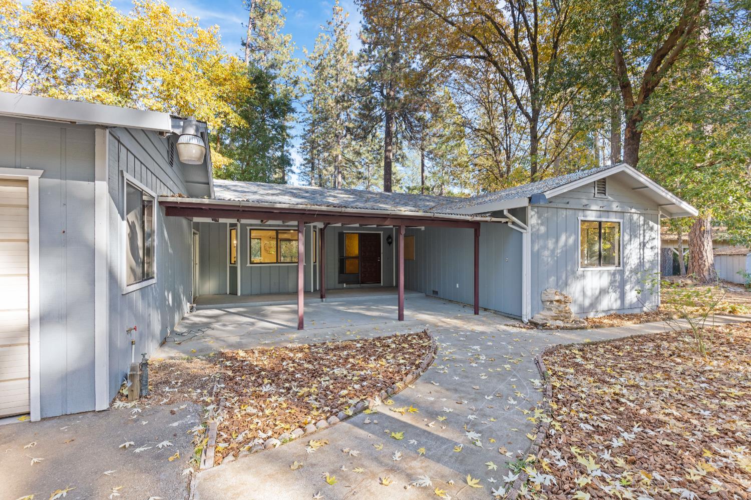 13139 North Meadow View Drive Grass Valley, CA 95945 - Photo 67 of 68 a front view of a house with yard