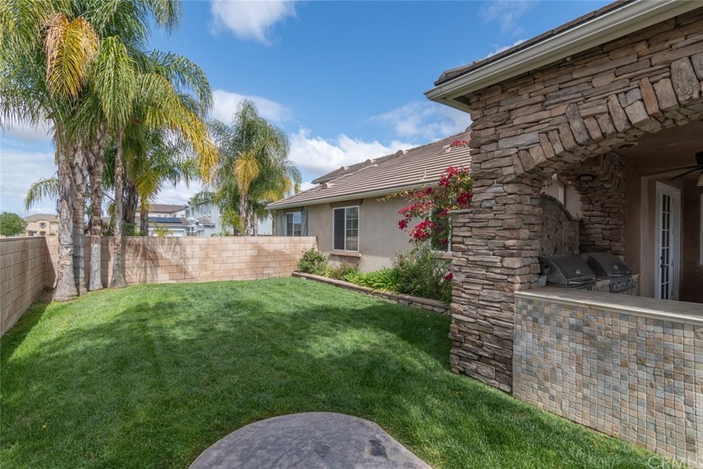 29350 Brockton Circle Menifee, CA 92584 - Photo 5 of 40