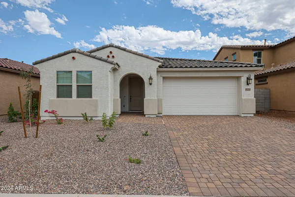 $2,550 | 8752 West Medlock Drive, Glendale, AZ 85305