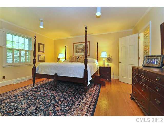 2137 Queens Road East Charlotte, NC 28207 - Photo 9 of 16 Gallery Image 9