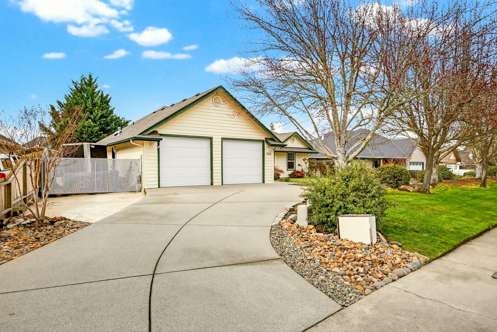 1708 Leonard Road Grants Pass, OR 97527 - Photo 2 of 46 Driveway to Garage and side yard behind gate.