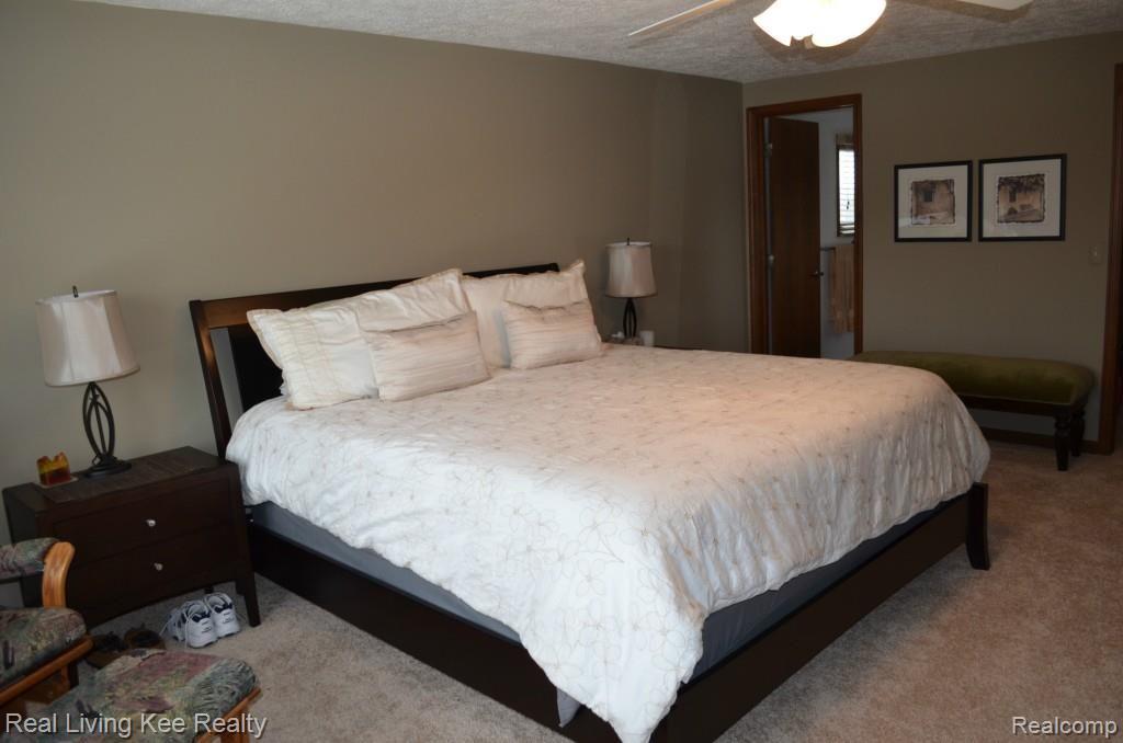 707 Sunlight Drive Rochester, MI 48309 - Photo 36 of 55 Master bed.jpg