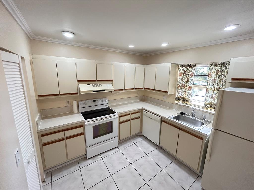 3571 Northwest 94th Avenue, Unit 3571 Sunrise, FL 33351 - Photo 7 of 26