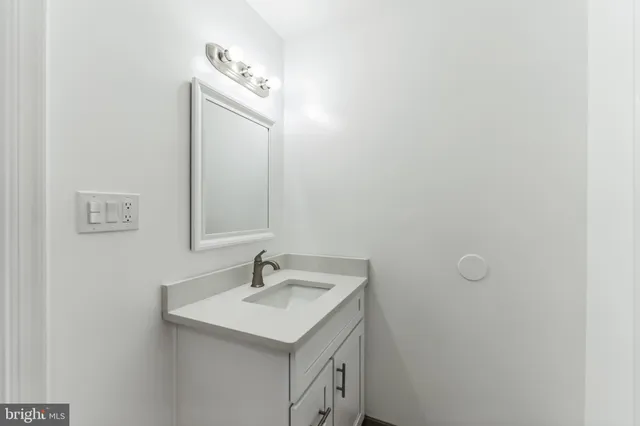 $2,445 | 630 Clearwater Court, Herndon, VA 20170