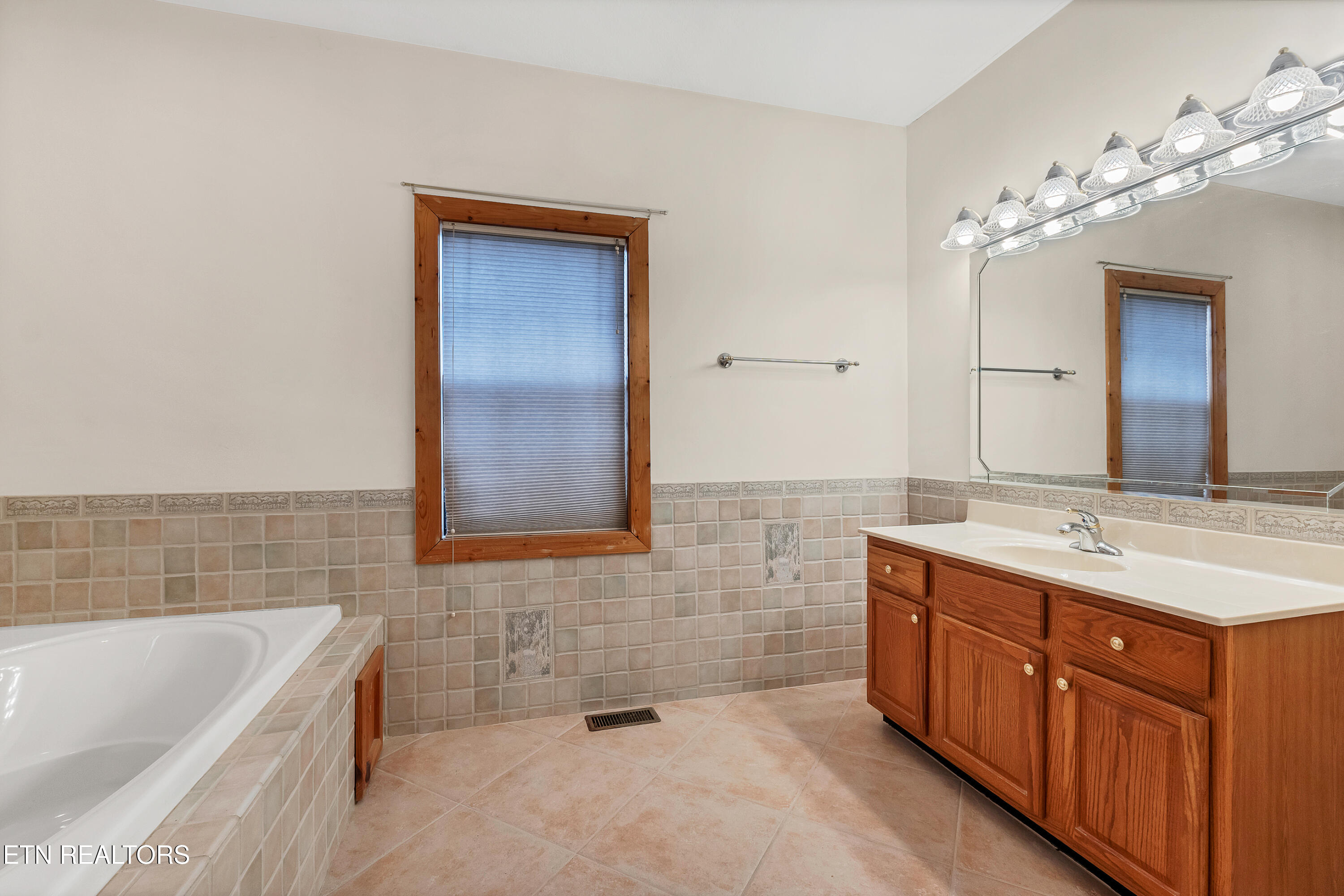 129 Cutter Gap Road Townsend, TN 37882 - Photo 14 of 31 Main Bath