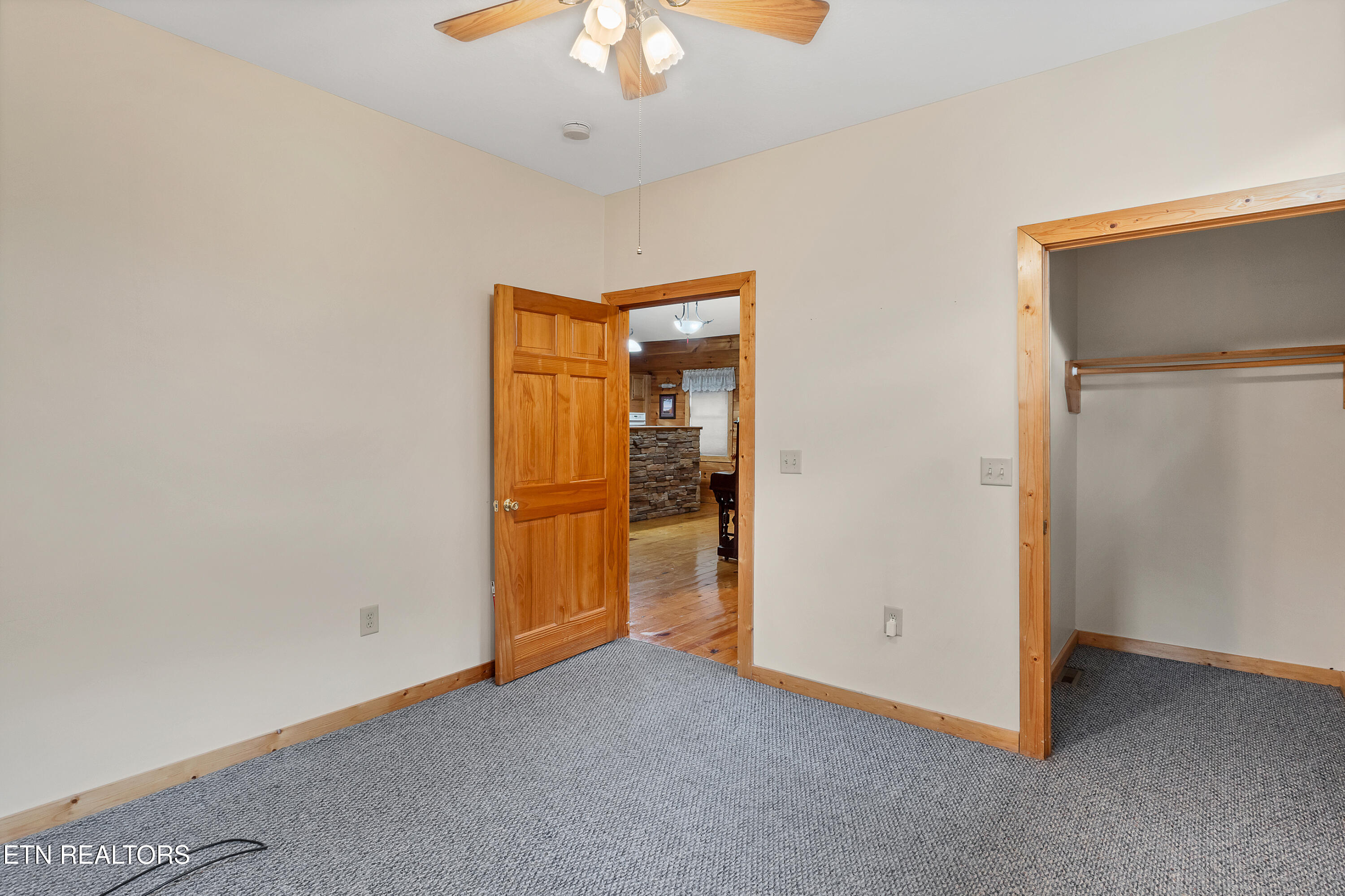 129 Cutter Gap Road Townsend, TN 37882 - Photo 17 of 31 Guest Bedroom