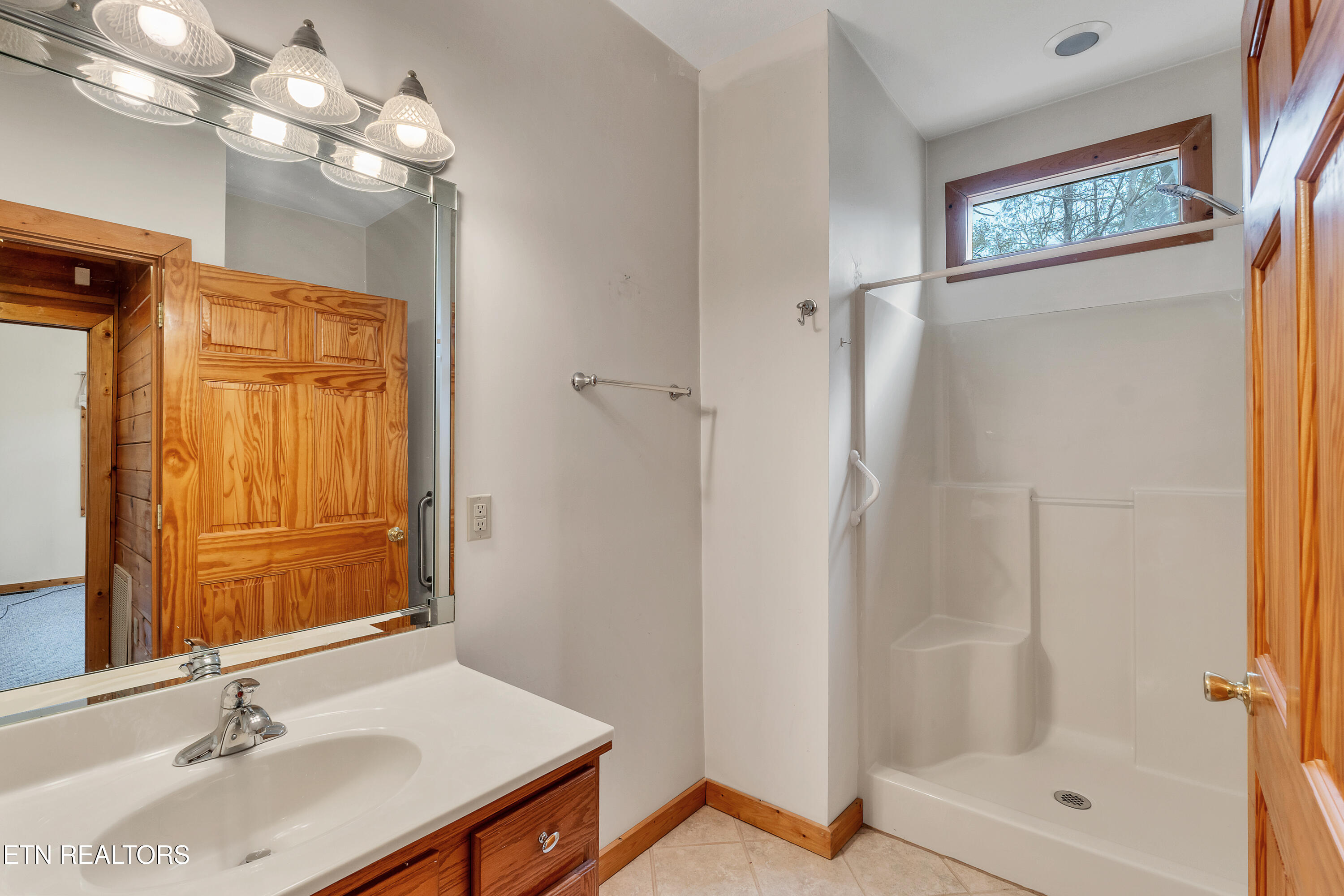 129 Cutter Gap Road Townsend, TN 37882 - Photo 18 of 31 Hall Bath