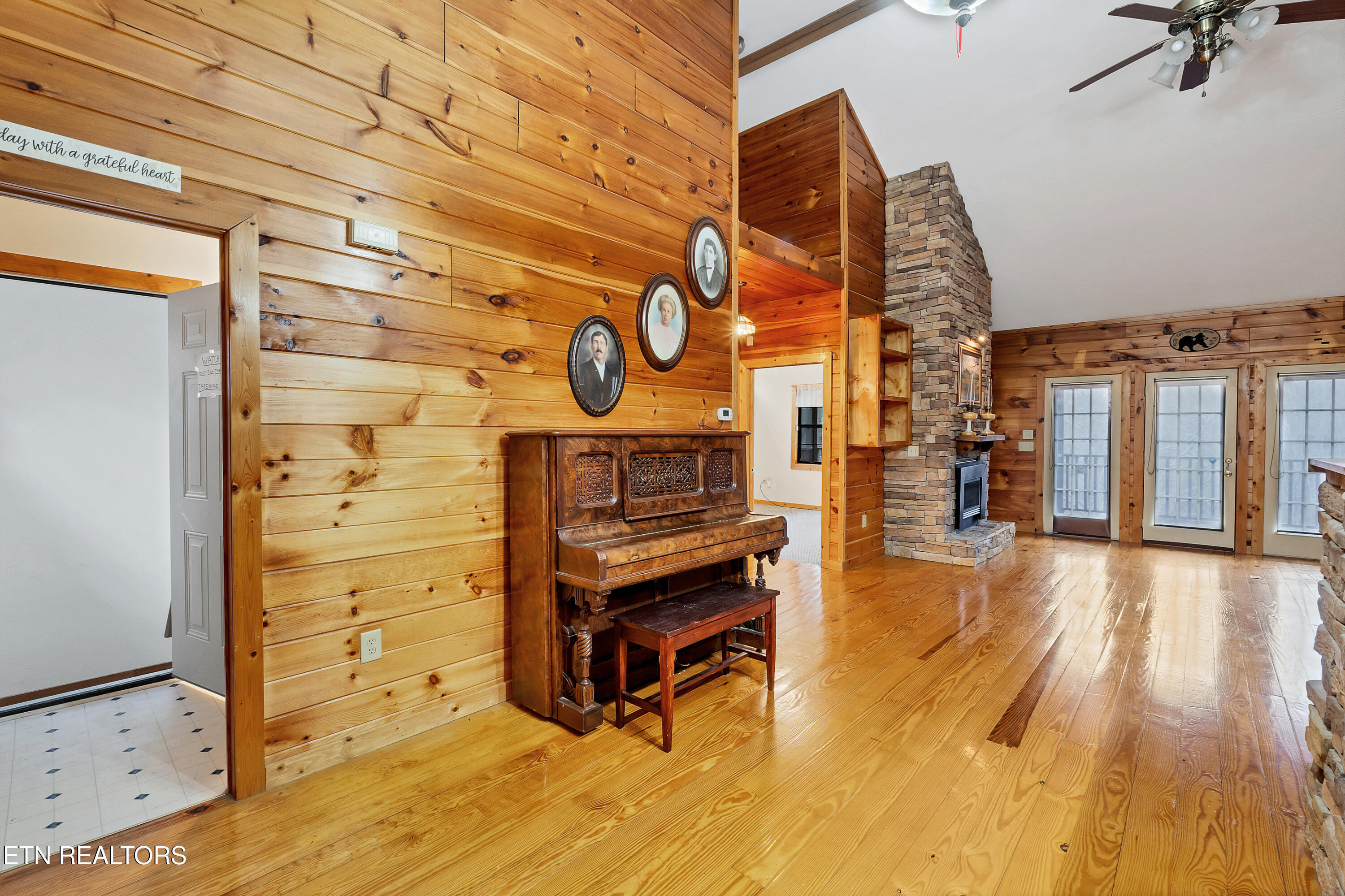 129 Cutter Gap Road Townsend, TN 37882 - Photo 5 of 31 DSC07353