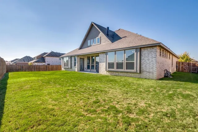 $499,000 | 2100 Homestead Drive, DeSoto, TX 75115