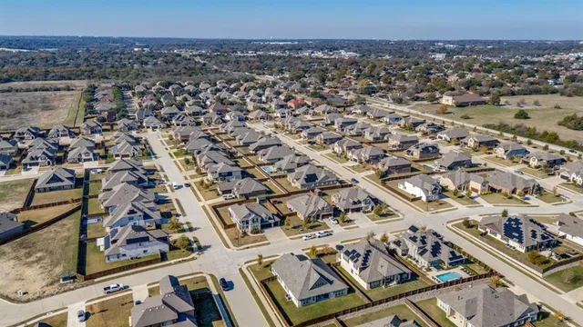 $499,000 | 2100 Homestead Drive, DeSoto, TX 75115