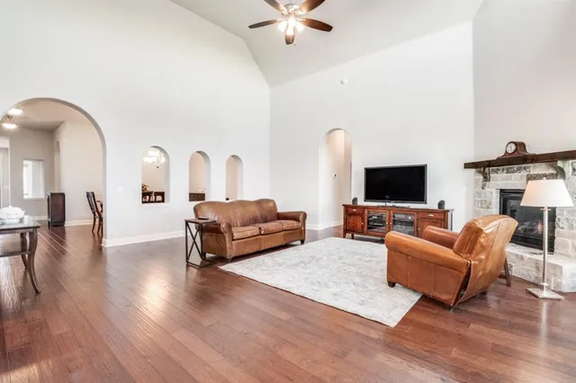 $499,000 | 2100 Homestead Drive, DeSoto, TX 75115