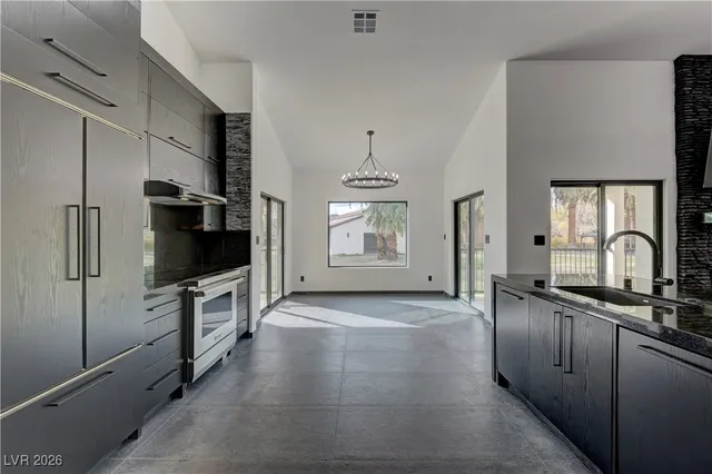 $5,395,000 | 4255 Highway 168, Moapa, NV 89025