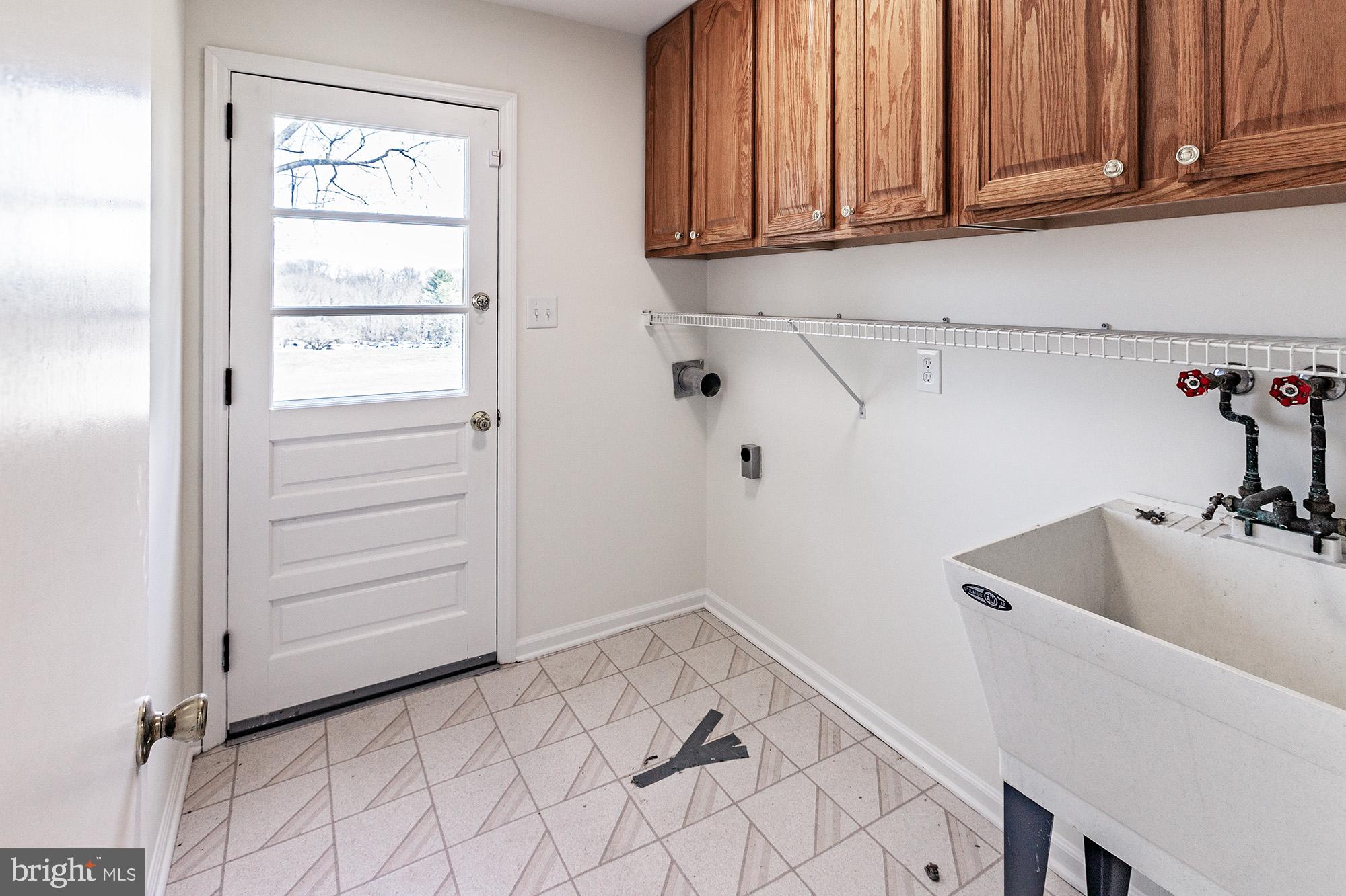 16 Bemis Road Newark, DE 19711 - Photo 11 of 38 Laundry room