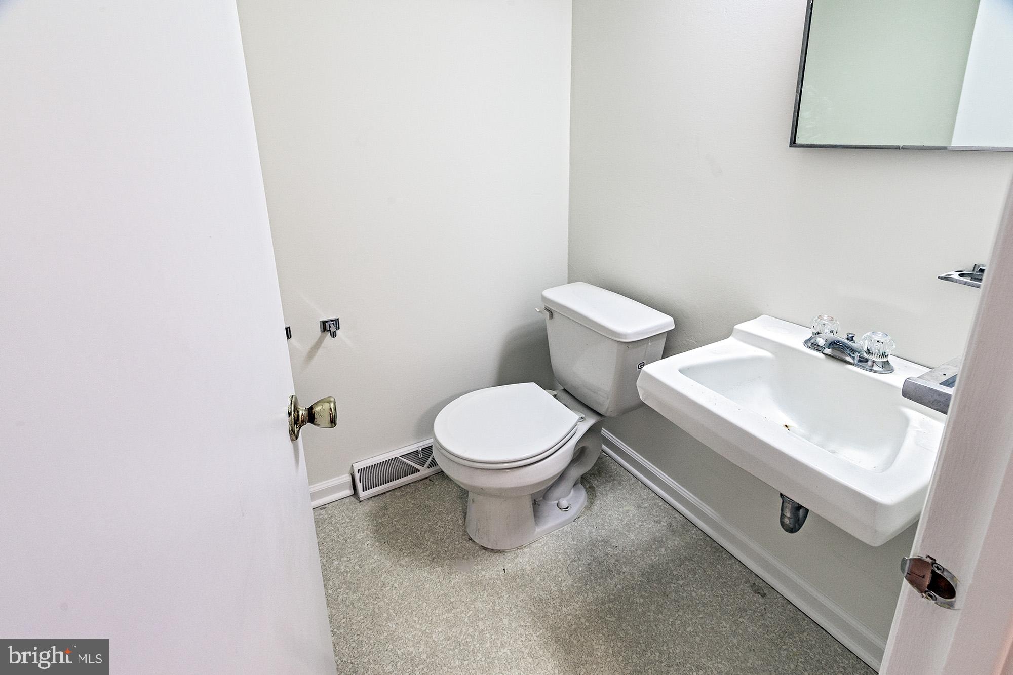 16 Bemis Road Newark, DE 19711 - Photo 14 of 38 Powder room on first floor