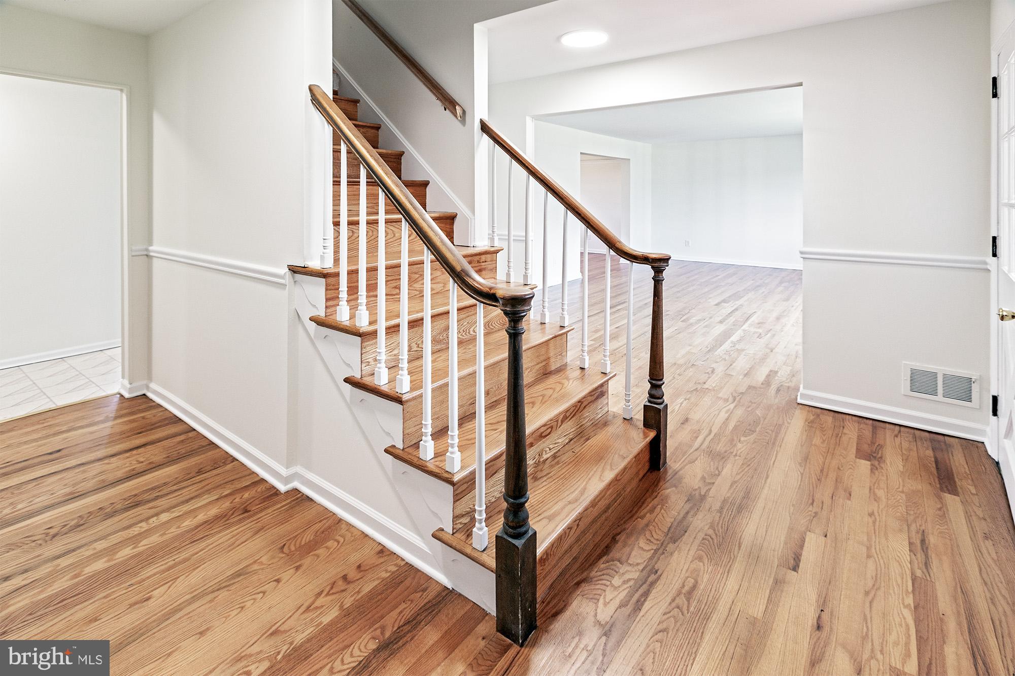 16 Bemis Road Newark, DE 19711 - Photo 2 of 38 Foyer