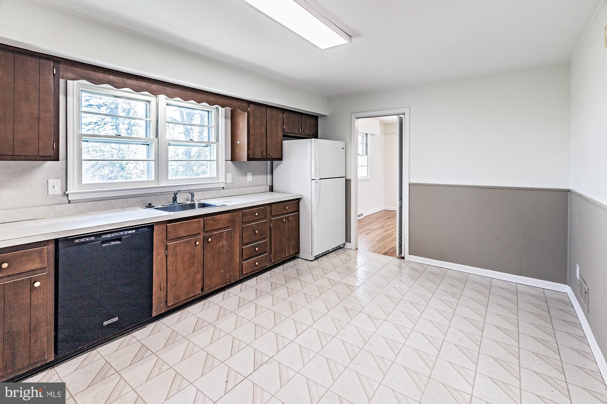 16 Bemis Road Newark, DE 19711 - Photo 10 of 38 Kitchen