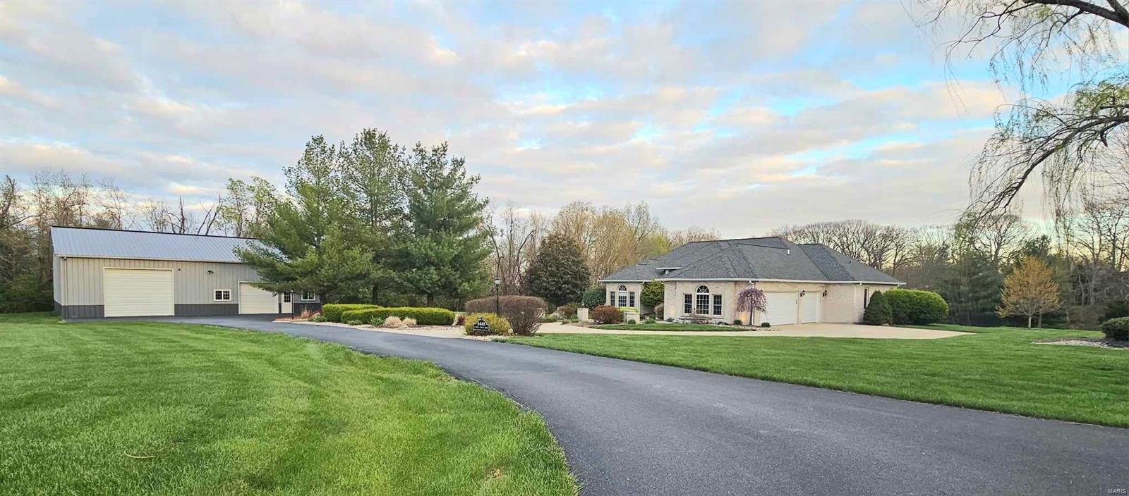 8448 East Mill Creek Road Troy, IL 62294 - Photo 2 of 52