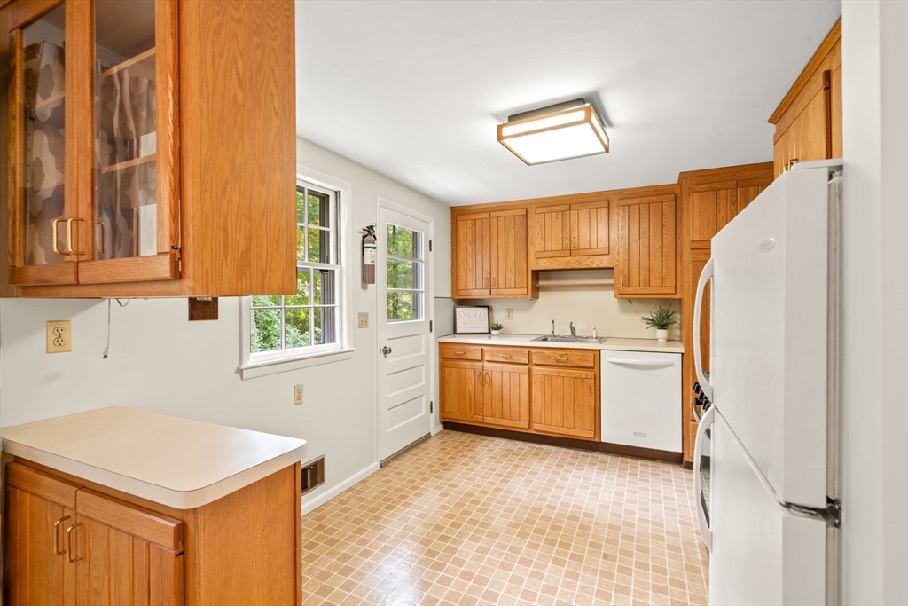 73 Hickory Road Sudbury, MA 01776 - Photo 7 of 31 Gallery Image 7