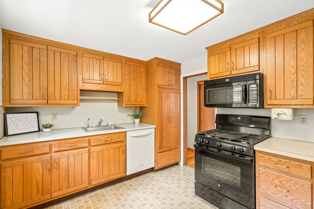 73 Hickory Road Sudbury, MA 01776 - Photo 8 of 31 Gallery Image 8