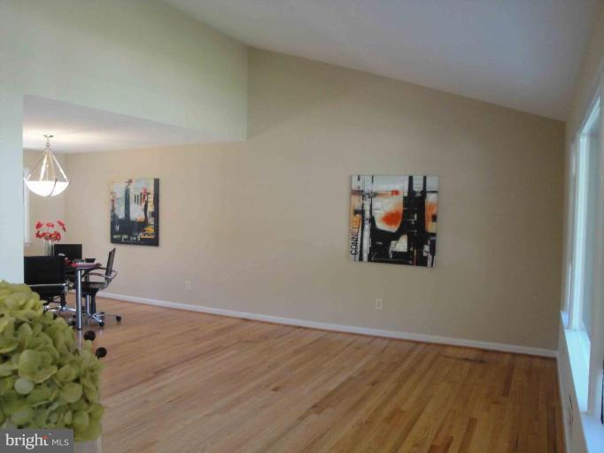 604 Ray Drive Silver Spring, MD 20910 - Photo 4 of 13 Living Room