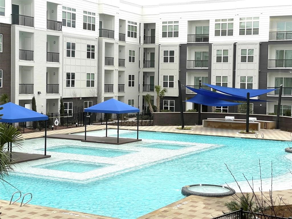 401 West 25th Street, Unit 2125 Houston, TX 77008 - Photo 22 of 33 a swimming pool with outdoor view and patio