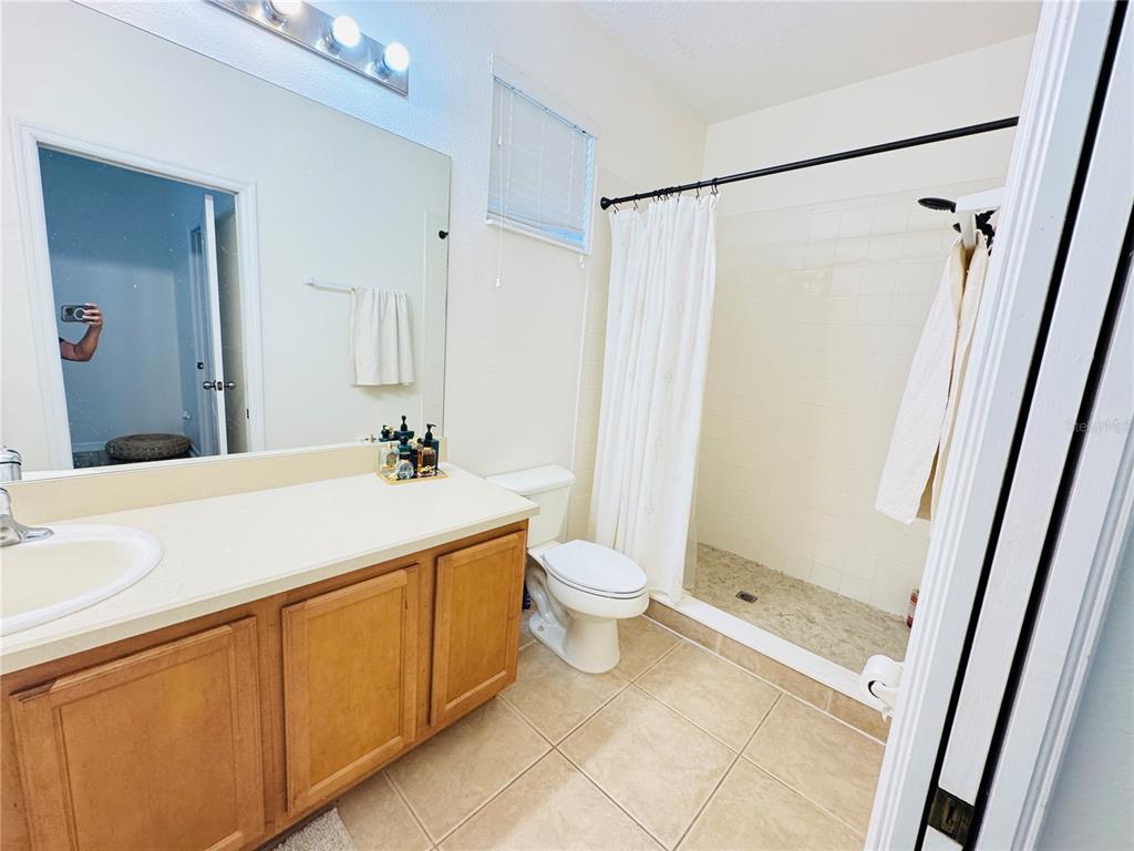 3660 Wilshire Way Road, Unit 260 Orlando, FL 32829 - Photo 14 of 25 a spacious bathroom with a shower sink vanity and a mirror