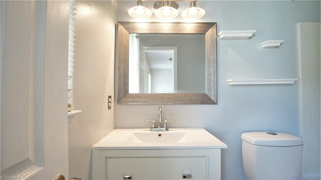 553 Covington Ridge Road Winston-Salem, NC 27107 - Photo 17 of 21 Master bedroom
