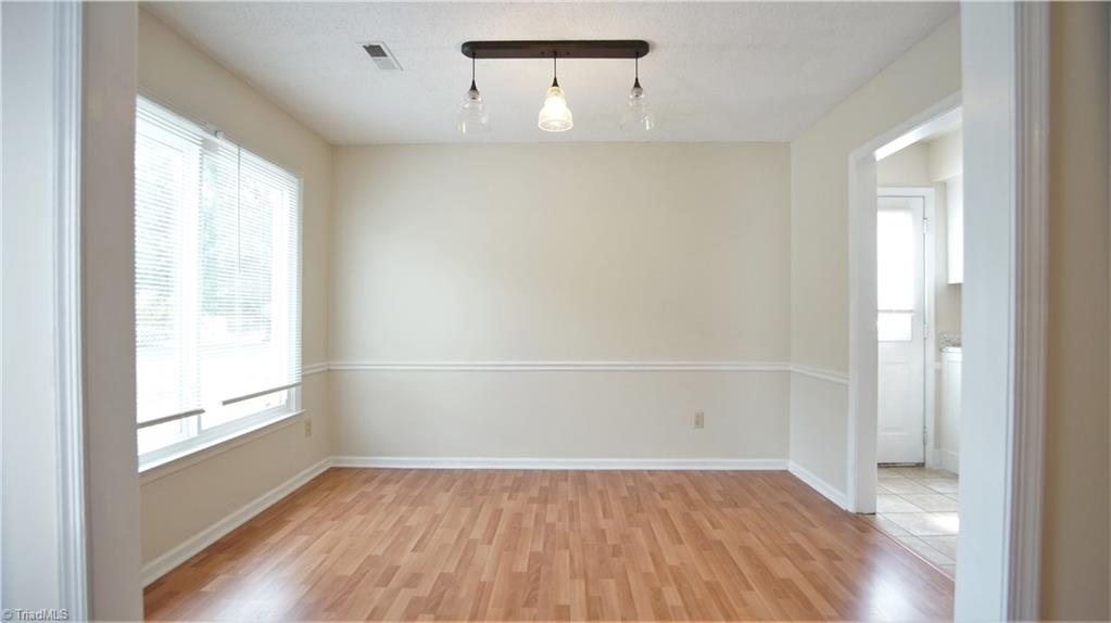 553 Covington Ridge Road Winston-Salem, NC 27107 - Photo 7 of 21 Dining room