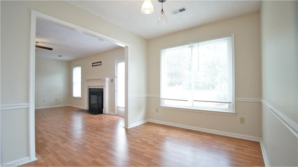 553 Covington Ridge Road Winston-Salem, NC 27107 - Photo 8 of 21 Dining room