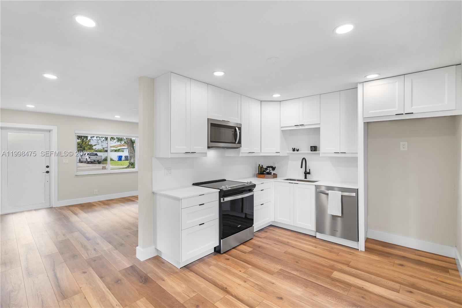6881 Harding Street Hollywood, FL 33024 - Photo 4 of 30