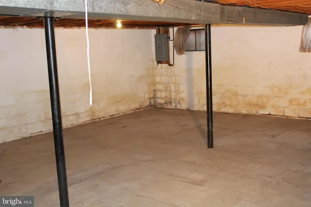 $575,000 | 6815 Rolling Road, Springfield, VA 22152