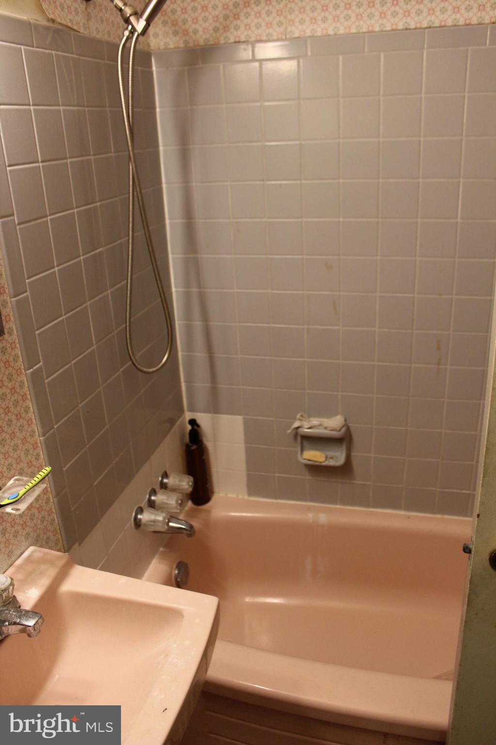 6815 Rolling Road Springfield, VA 22152 - Photo 2 of 12