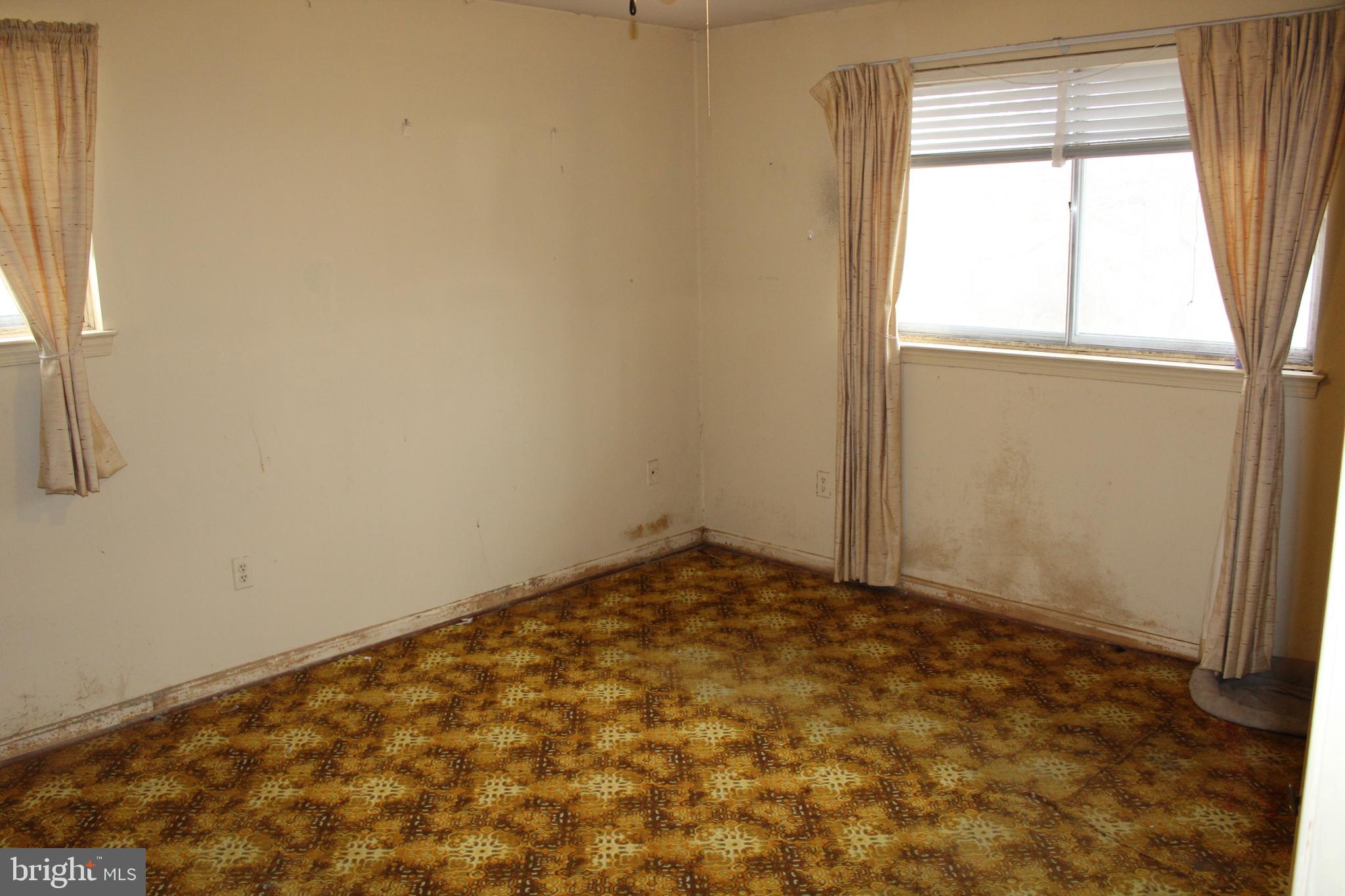 6815 Rolling Road Springfield, VA 22152 - Photo 3 of 12