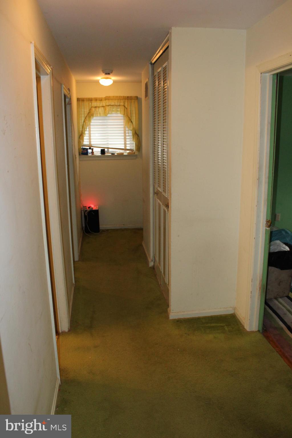 6815 Rolling Road Springfield, VA 22152 - Photo 4 of 12