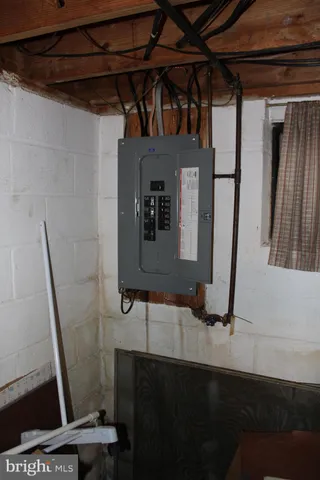 $575,000 | 6815 Rolling Road, Springfield, VA 22152