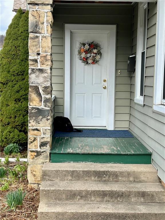 142 Hamilton Avenue Vandergrift, PA 15690 - Photo 2 of 27 Welcoming front door