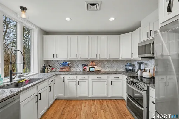 $499,900 | 18 Caulkins Road, Norwich, CT 06360