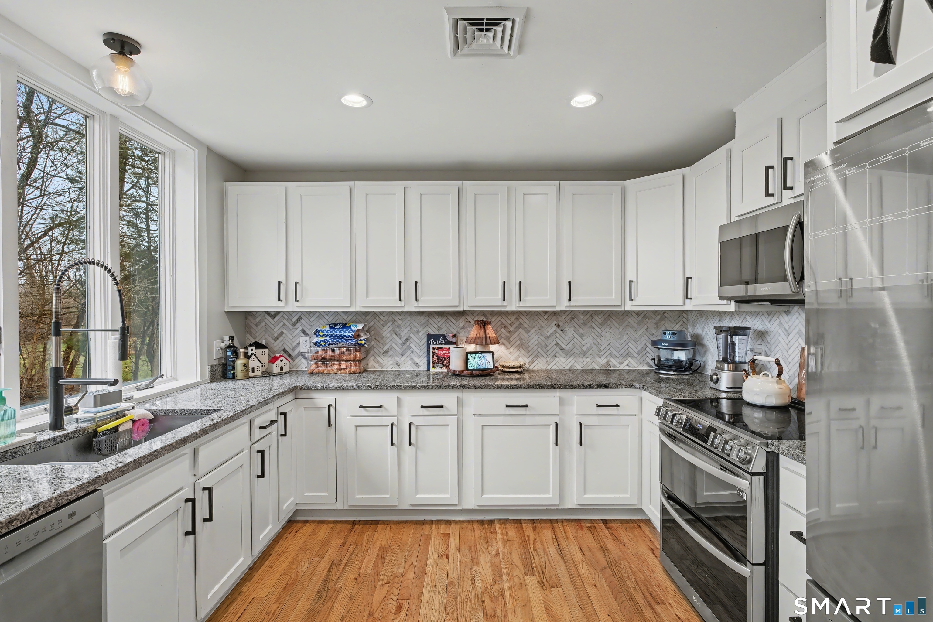 18 Caulkins Road Norwich, CT 06360 - Photo 14 of 39