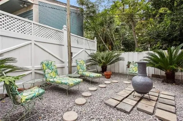 $1,450 | 1713 Burgundy Street, Unit 102, New Orleans, LA 70116