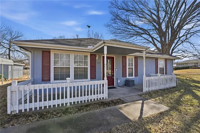 $220,000 | 302 E Street, Creighton, MO 64739